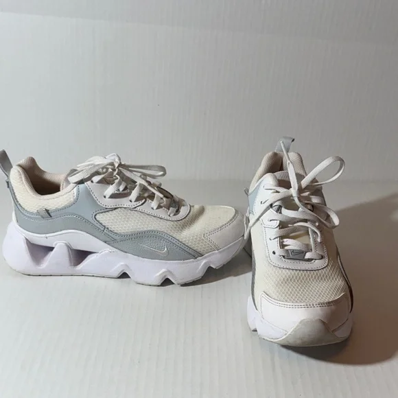 Nike Cream and White Women's Sneakers - Picture 2 of 5